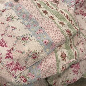 Cottagecore Floral Patchwork Quilt – Queen 90x90 – Vintage Farmhouse Bedding